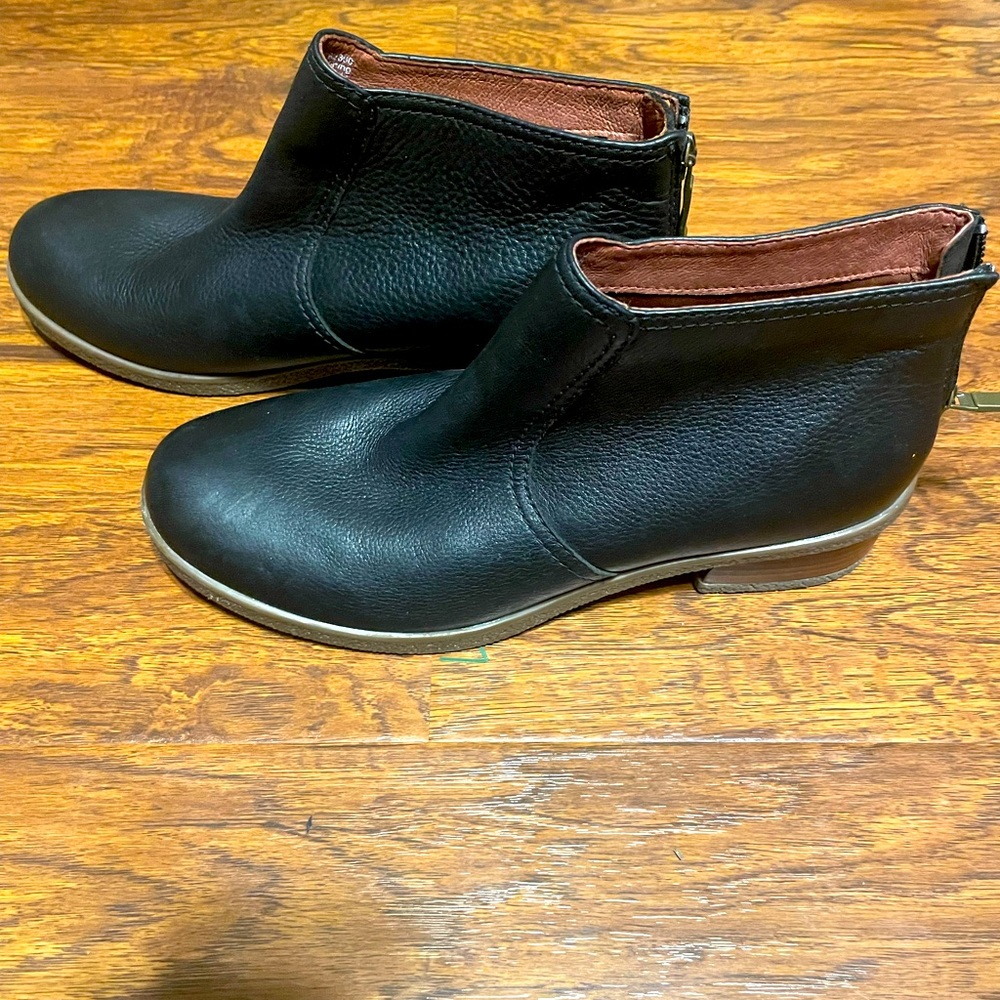Dansko black leather booties size 39